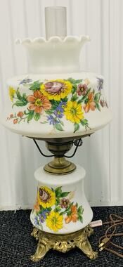 Vintage Quoizel Gone With The Wind Hurricane Three Way Lamp White Floral